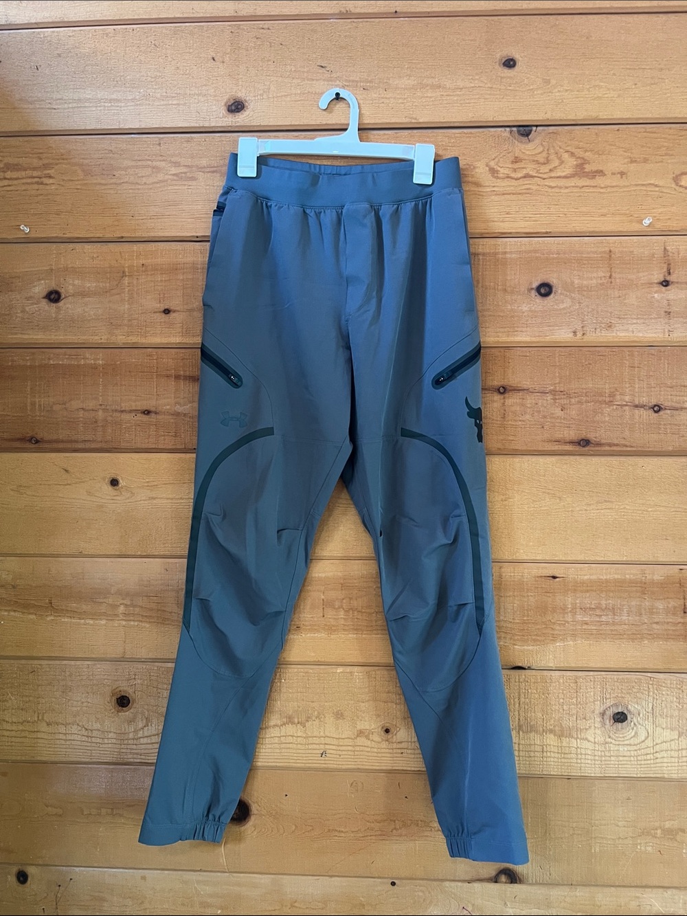 Under Armour Unstoppable Cargo Pants in Castlerock / black
